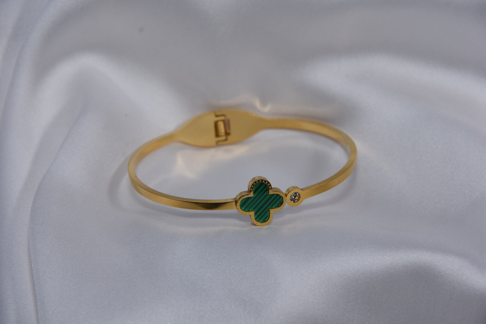 Green Clover Leaf Bangle